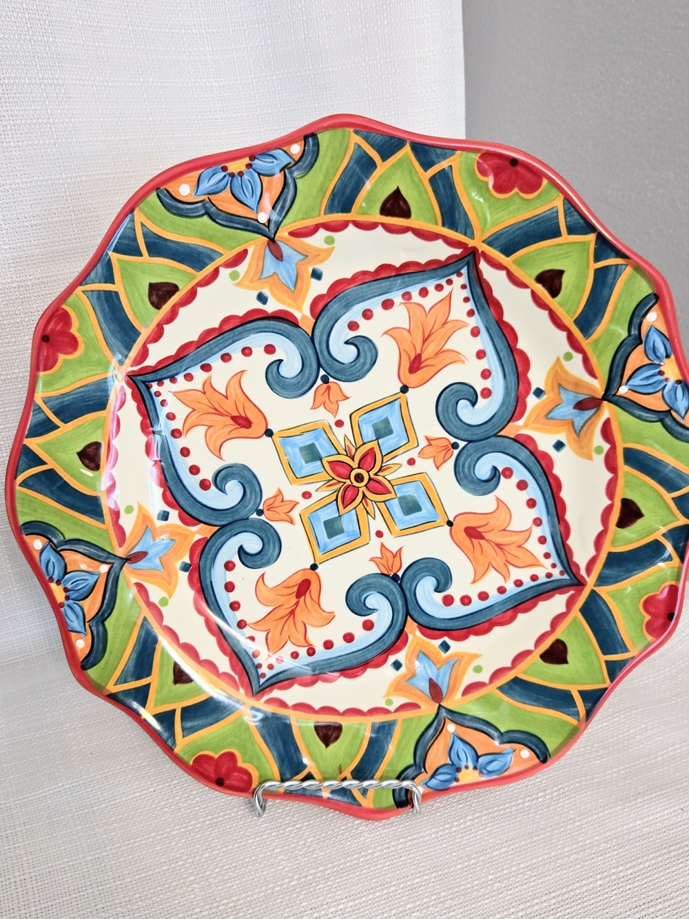 Tabletops Pasha Dinner Plate Dish Scalloped Edge Colorful Floral Medallion